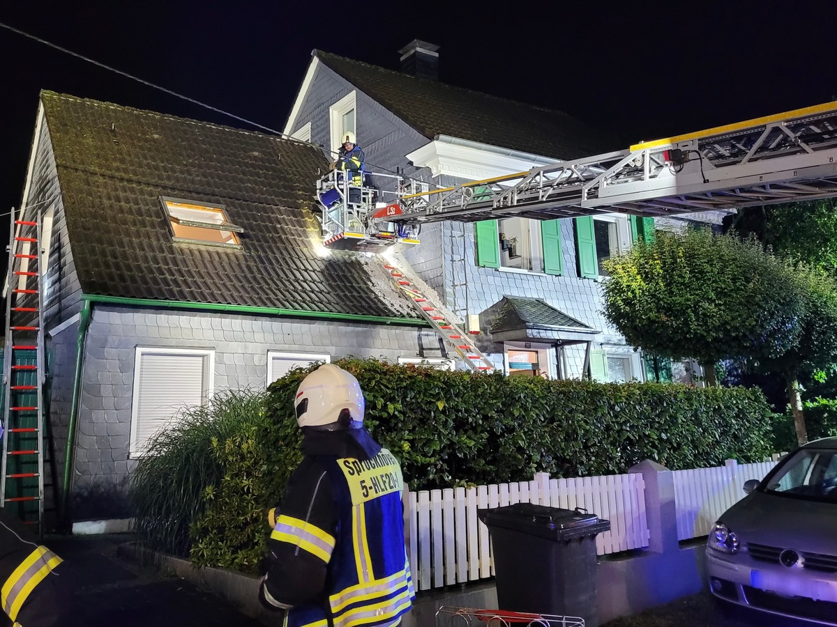 FW-EN: Brand in Zwischendecke