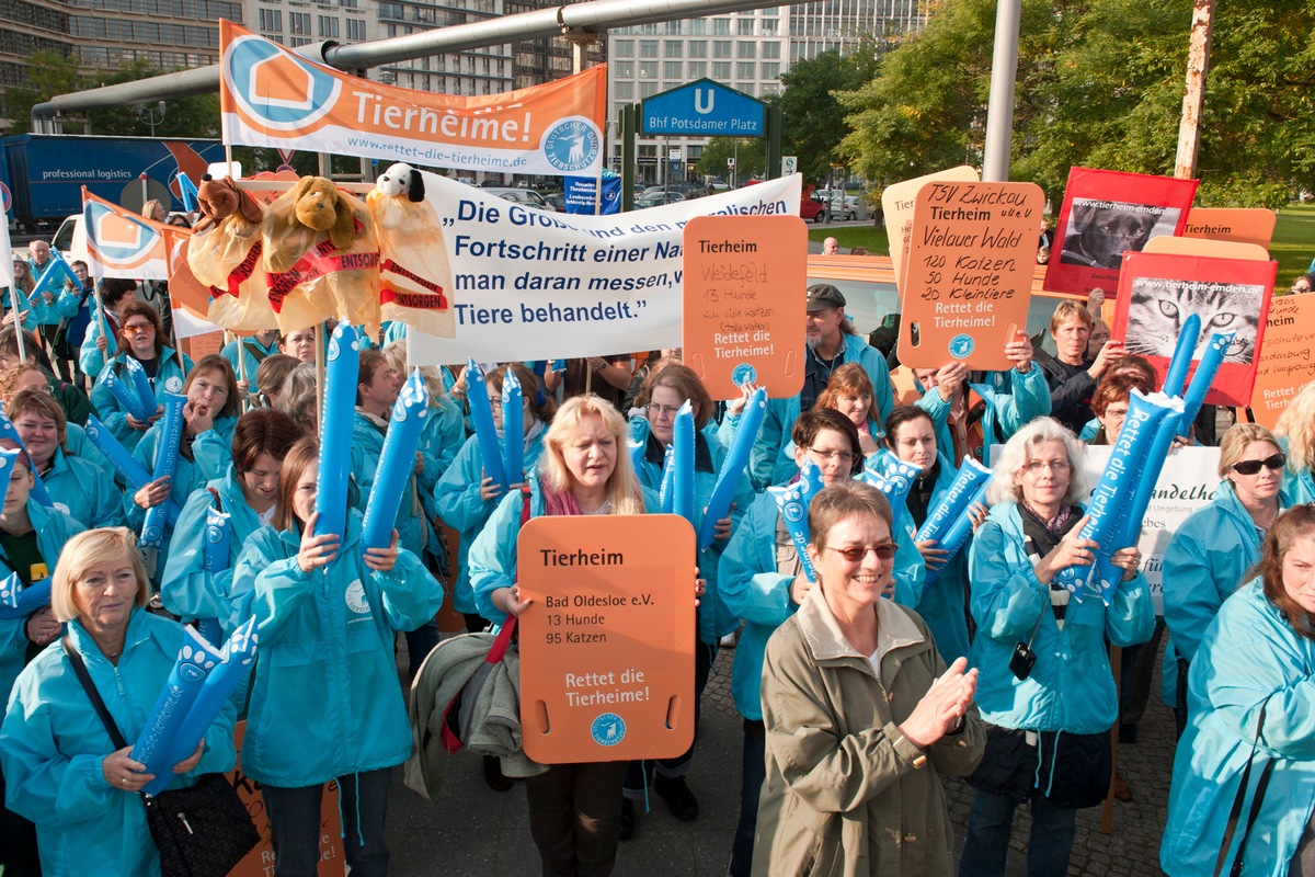 Demo vor dem Bundesrat: &quot;Rettet die Tierheime!&quot; (mit Bild)