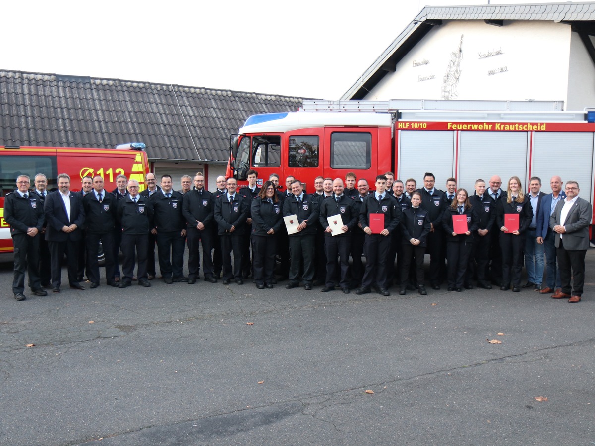 FW VG Asbach: Wehren der VG Asbach treffen sich zum Feuerwehrtag / Zahlreichen Neuaufnahmen und Ehrungen in Kölsch-Büllesbach