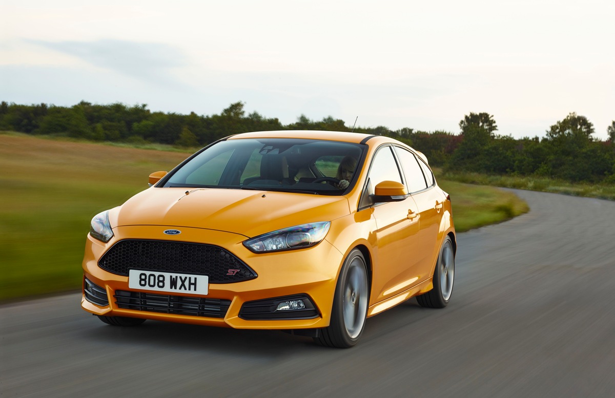 Neuer Ford Focus ST begeistert mit noch mehr Fahrspaß, fortschrittlichen Technologien und kraftvoller Dieseloption (FOTO)