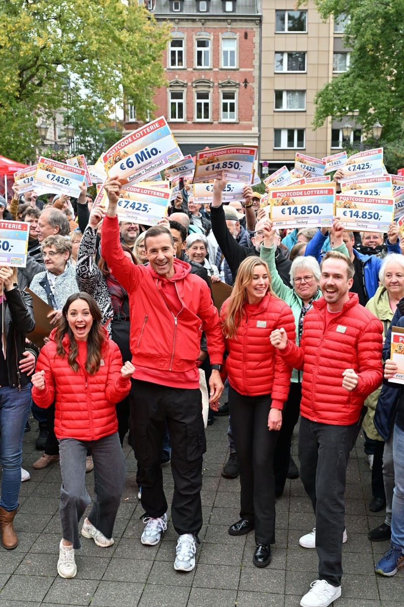 Riesen-Gewinn im Ruhrgebiet: Kai Pflaume überrascht Duisburger Glückspilze mit sechs Millionen Euro