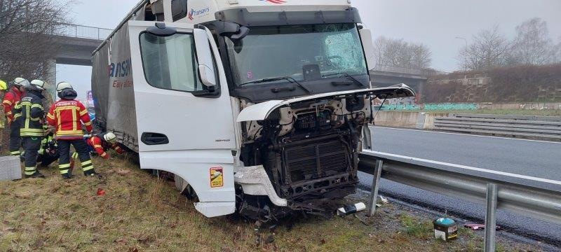 POL-KI: 240101.1 Kiel: Unfall auf der A 215 in Höhe des Autobahnkreuzes Kiel-West