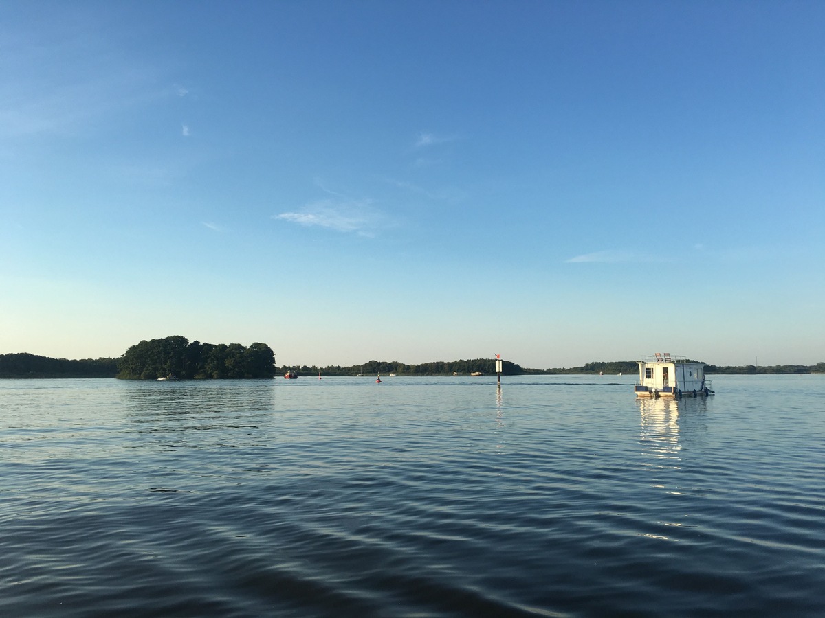 &quot;Alles im Fluss&quot;: ZDF-Moderatorin Barbara Hahlweg erprobt das Leben auf dem Hausboot (FOTO)