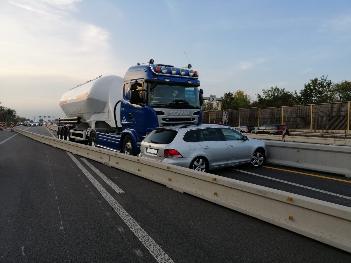 POL-PDNW: Lastkraftwagen schiebt PKW auf der BAB 650 in Baustelle