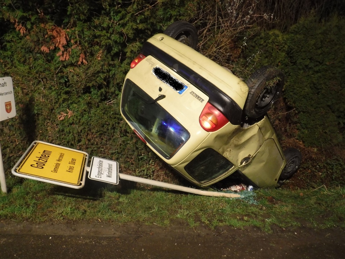 POL-DN: Pkw landet nach Alleinunfall auf dem Dach