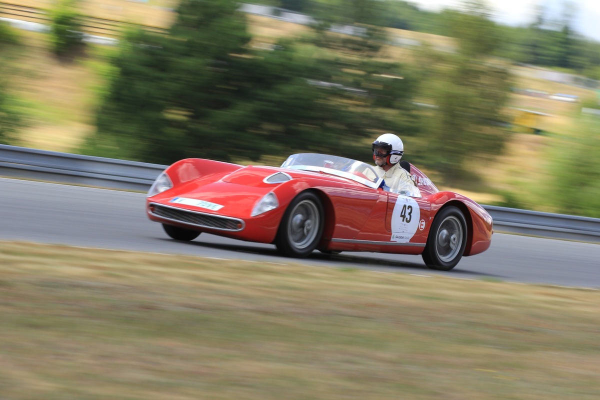 SKODA öffnet Fans die Türen beim AvD-Oldtimer-Grand-Prix und stellt 46 Fahrzeuge zur Schau (FOTO)