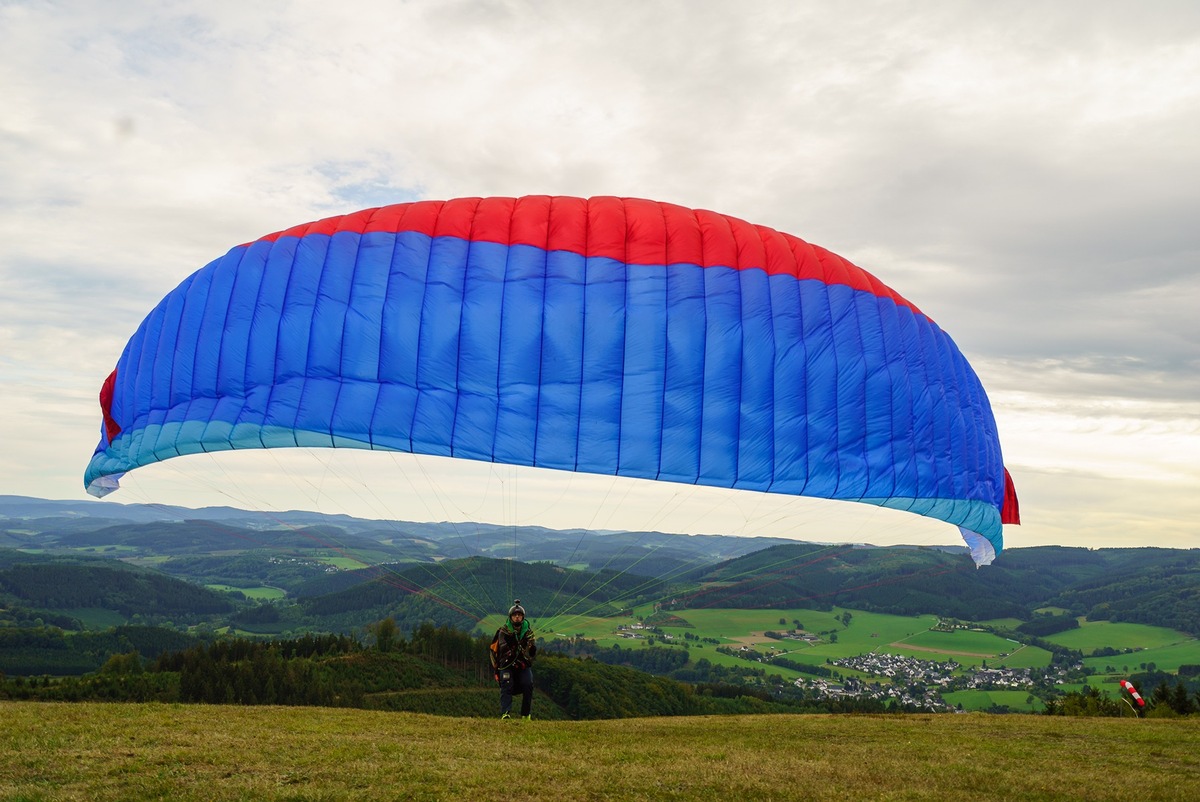 Gleitschirmfliegen im Schmallenberger Sauerland