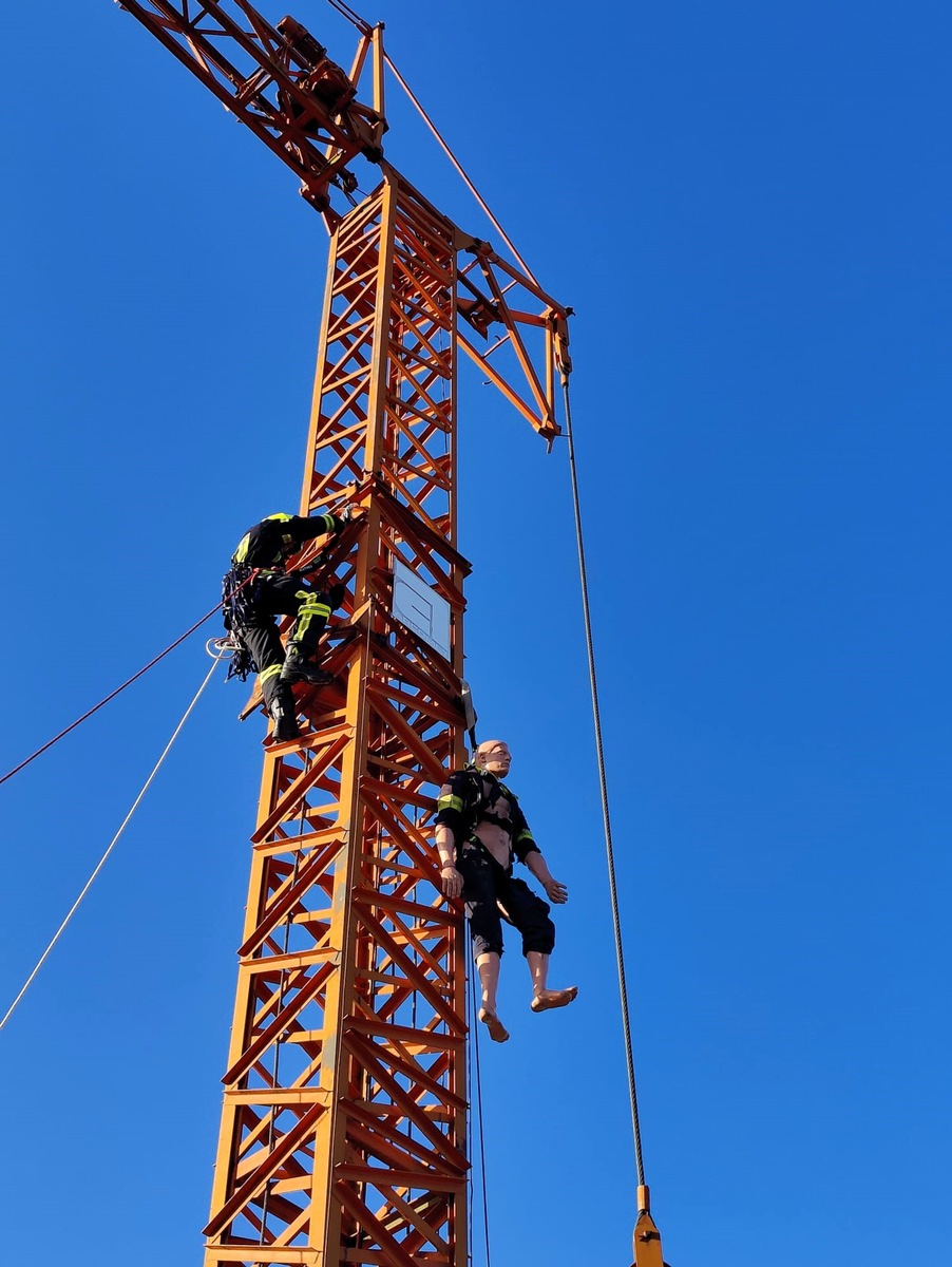 FW Gangelt: Sicher Arbeiten in Höhen und Tiefen