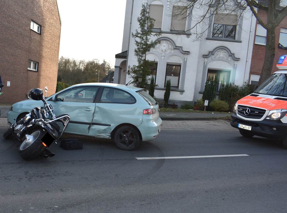 POL-MG: Wetschewell - Motorradfahrer beim Wenden übersehen