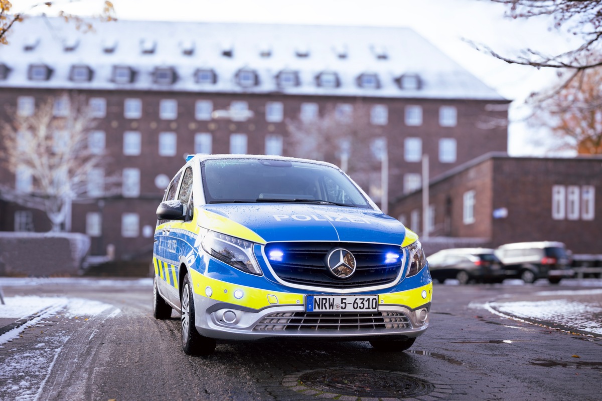 POL-RE: Kreis Recklinghausen/Bottrop: Viele Unfälle durch Glatteis und Schnee - Polizei appelliert zur Vorsicht