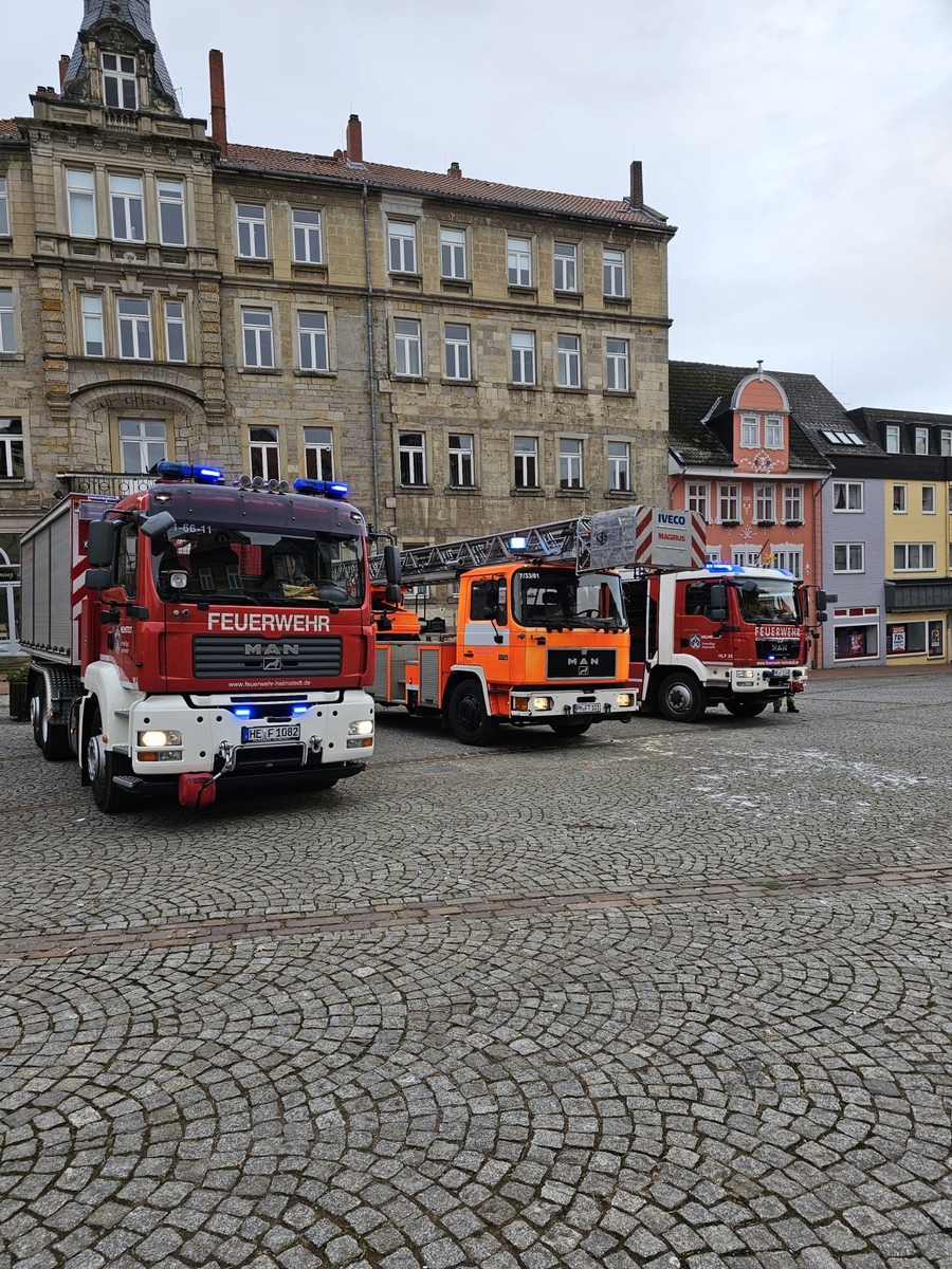 FW Helmstedt: Massiver Wasserschaden sorgt für Großeinsatz