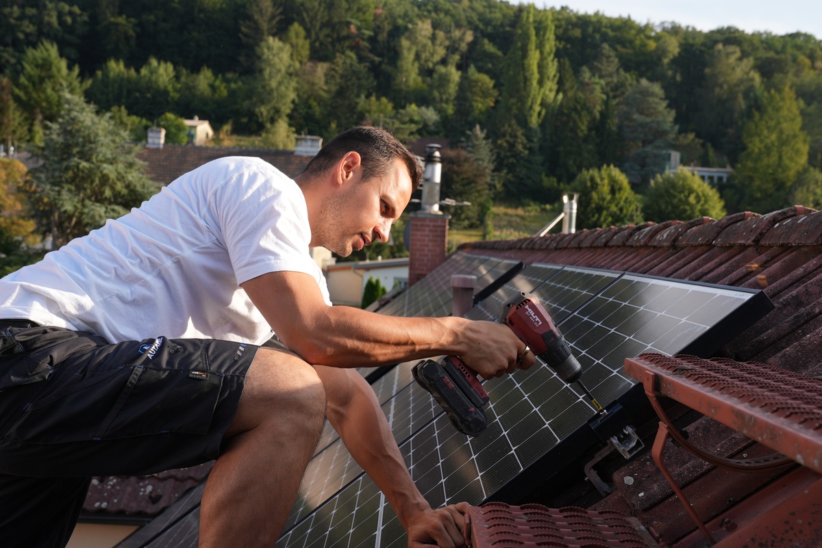 Max Wagner von der Max Wagner Autarkie GmbH erklärt: So schützt eine PV-Anlage vor steigenden Strompreisen und Netzstörungen