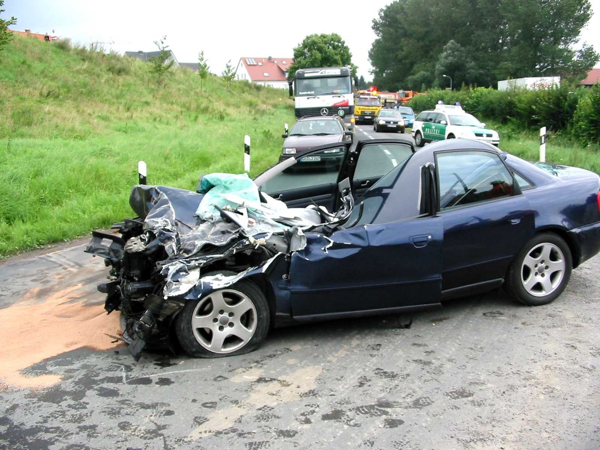 POL-GOE: (663) Verkehrsunfall: Autofahrer verstirbt im Krankenhaus