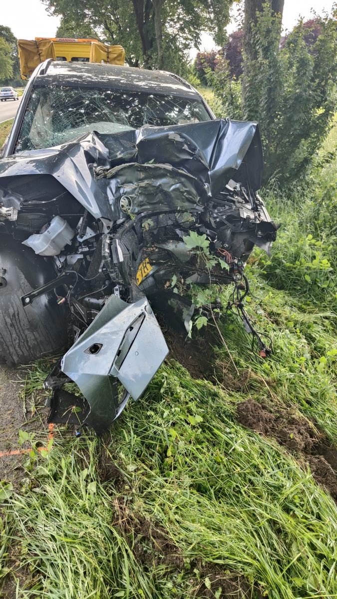 FW-KLE: Verkehrsunfall auf der Emmericher Straße