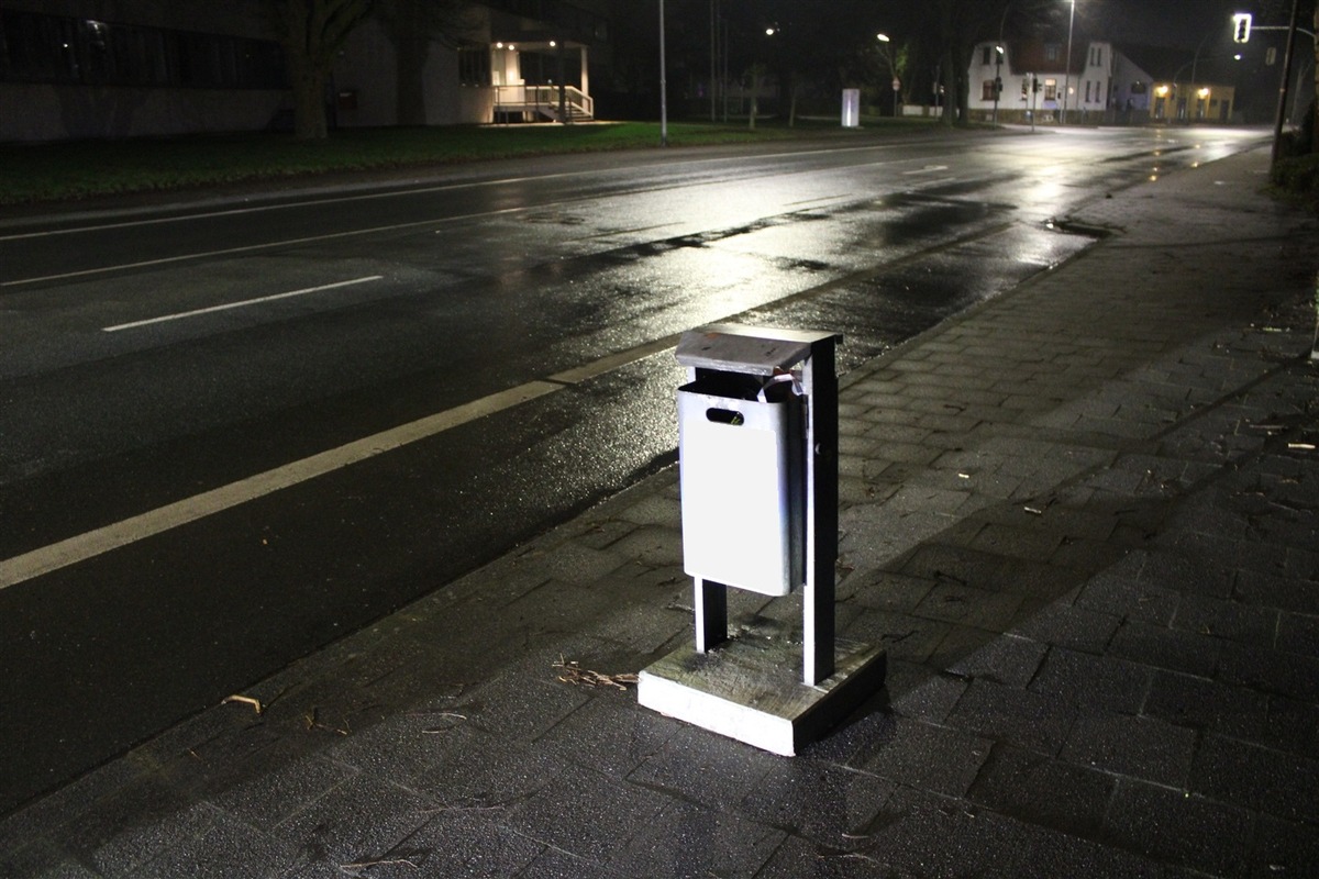 POL-MI: Gefährlicher Eingriff in den Straßenverkehr - Polizei sucht Zeugen