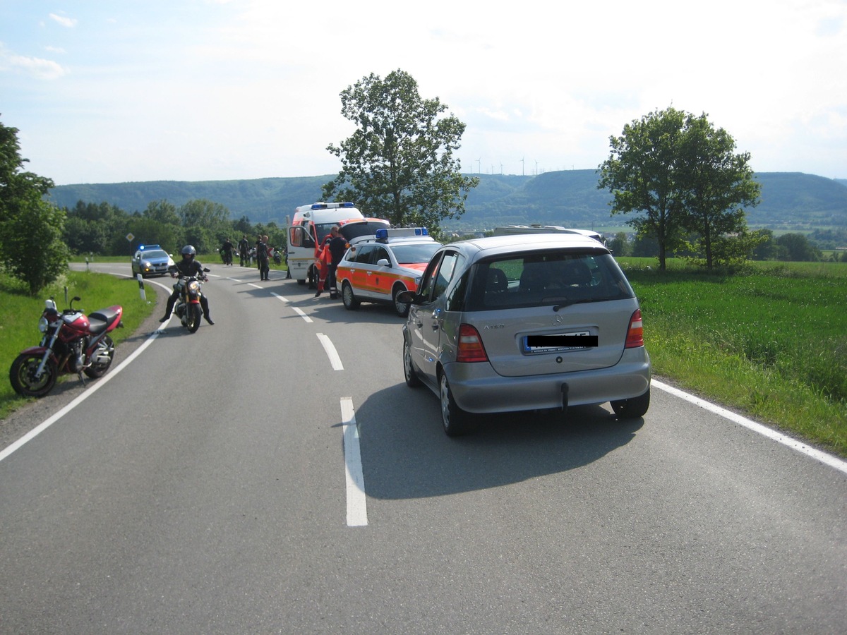 POL-HOL: Nach schwerem Kradunfall auf der B 241 - Gemarkung Lauenförde: Polizei sucht dringend beteiligten Kradfahrer mit HX-Kennzeichen