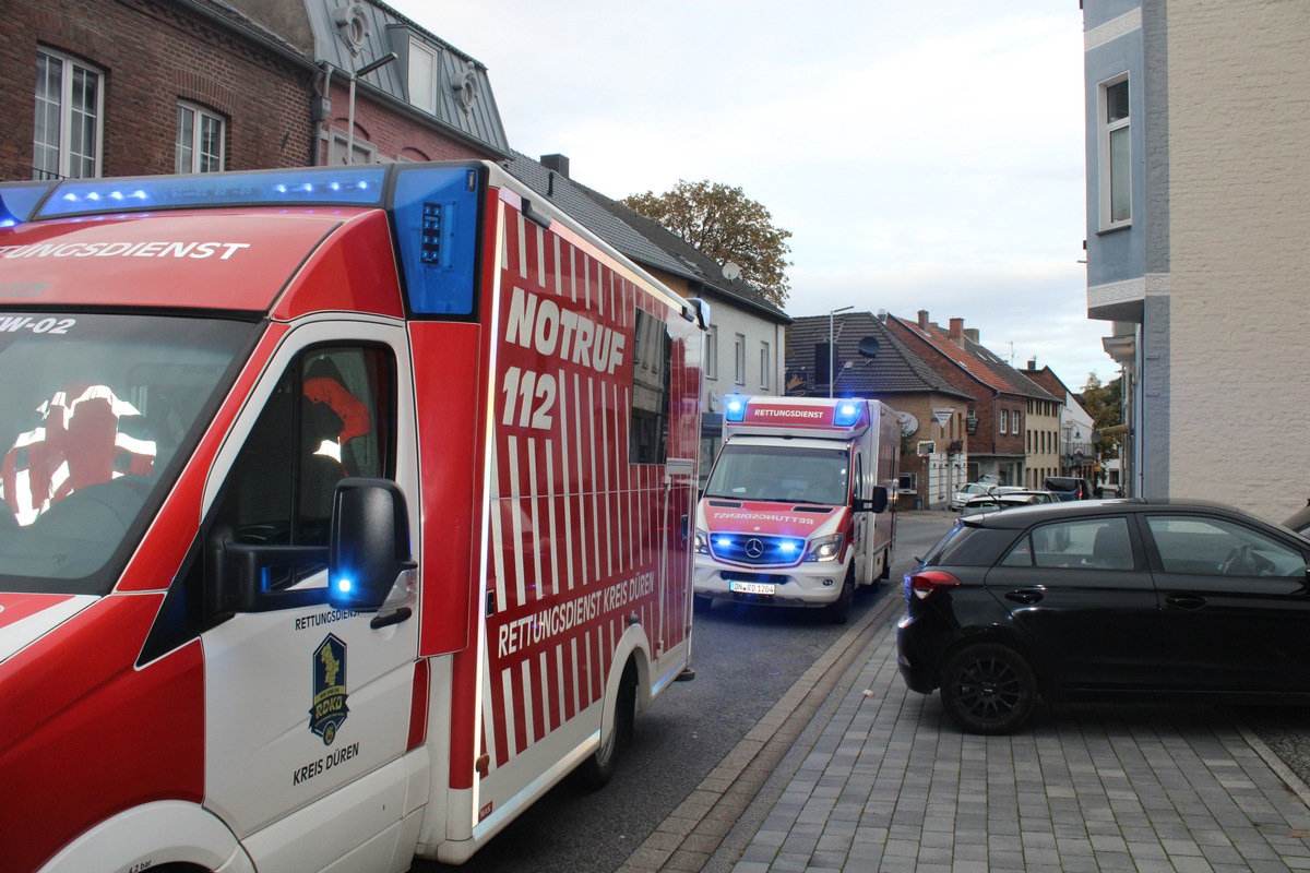 POL-DN: Autofahrer übersieht Passanten beim Ausparken