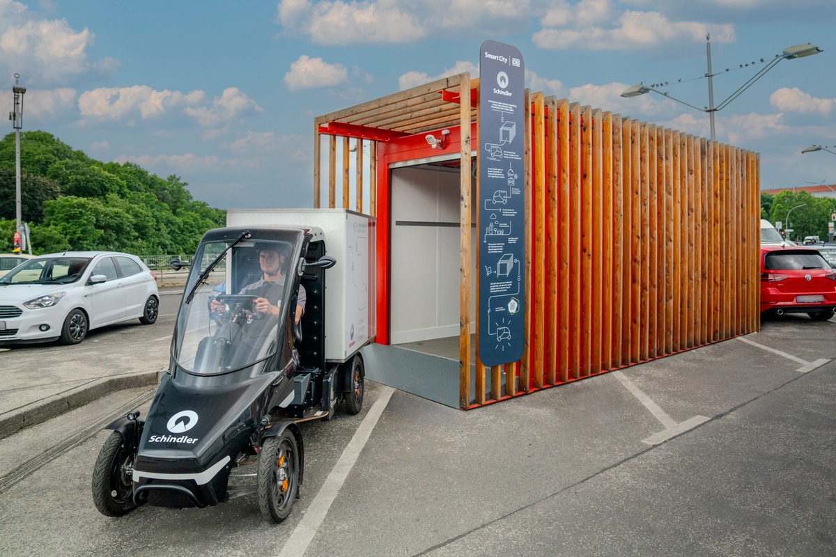 Schindler platziert ersten Service-Container für seine Cargobike-Flotte am Bahnhof Berlin Gesundbrunnen