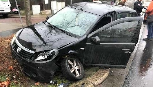 POL-BS: Unfall beim Abbiegen - Zwei Pkws erheblich beschädigt