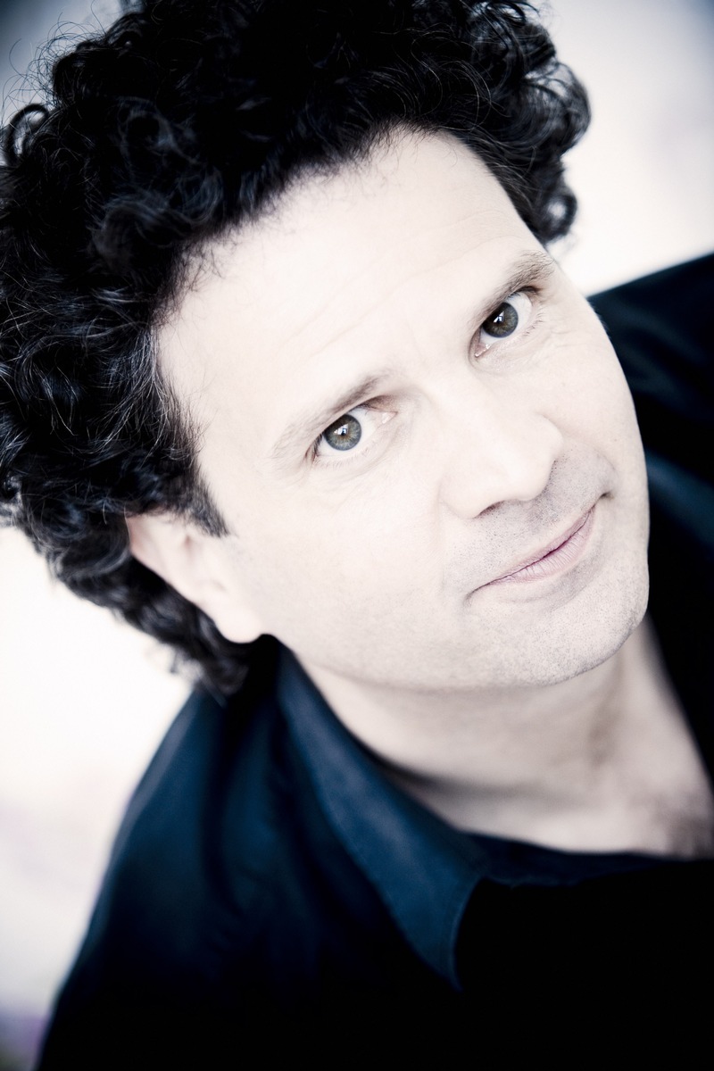 Saison 2012/2013 des Migros-Pour-cent-culturel-Classics, tournée II /  Le pianiste suisse Andreas Haefliger en tournée avec le célèbre Orchestre de Paris