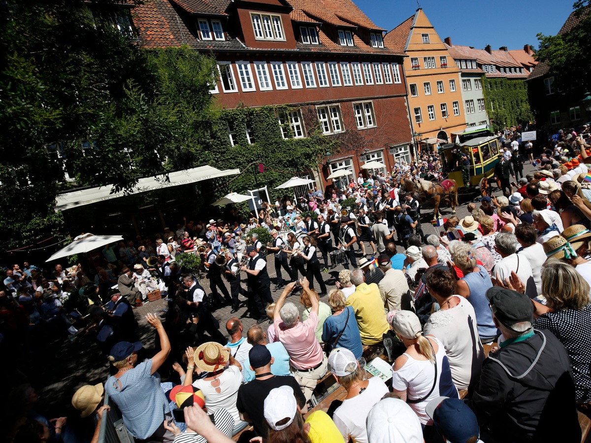 489. Schützenfest: Auftaktwochenende bei bestem Wetter und mit vielen Höhepunkten / 200.000 BesucherInnen beim Schützenausmarsch in Hannover