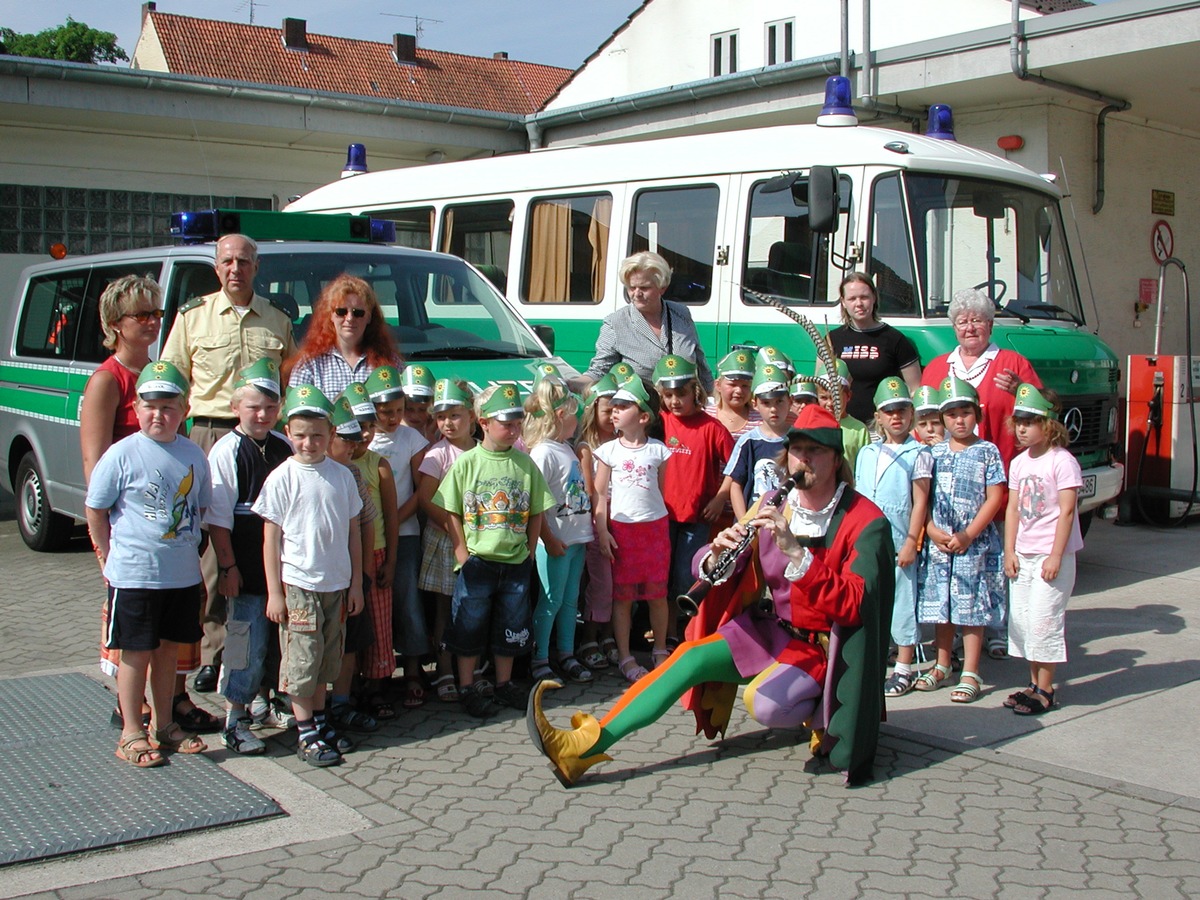 POL-HM: Jubiläum der besonderen Art: 30 Jahre &quot;gute Zusammenarbeit&quot; zwischen der Polizei Hameln und dem Evangelischer Kindergarten Gronau (bei Elze)