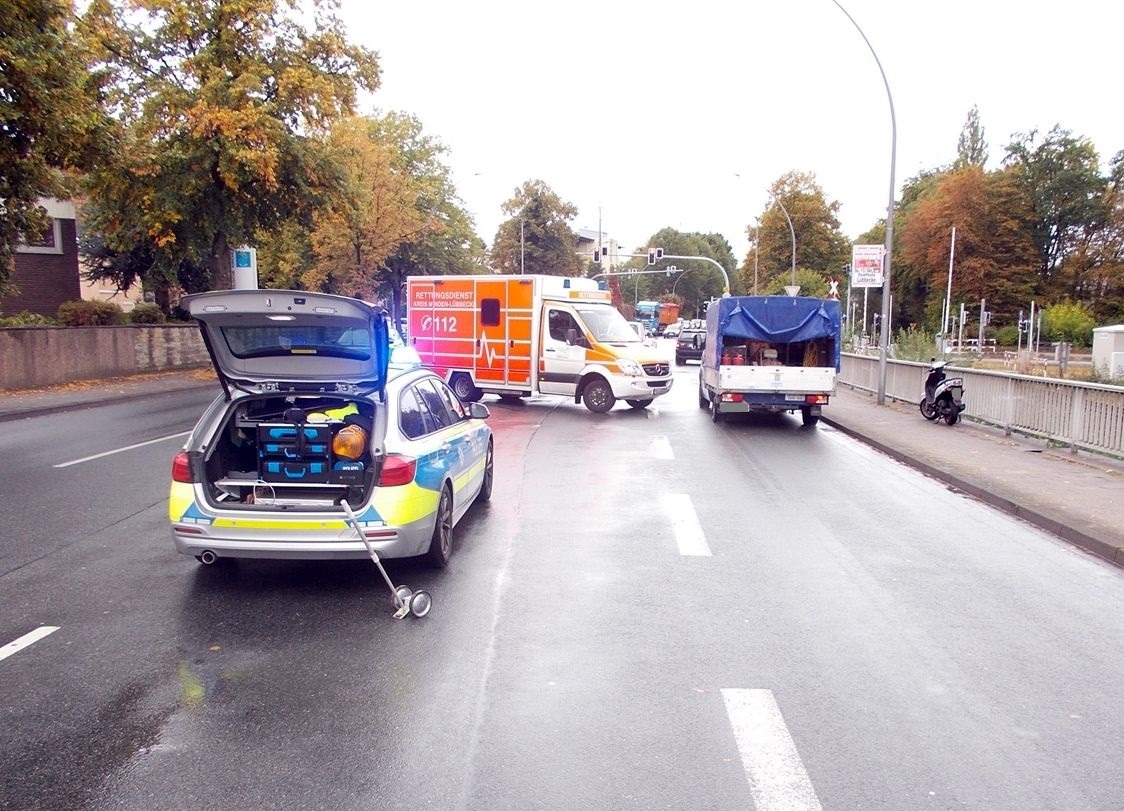 POL-MI: Auf nasser Fahrbahn gestürzt: Zwei Rollerfahrerinnen bei zwei Unfällen verletzt