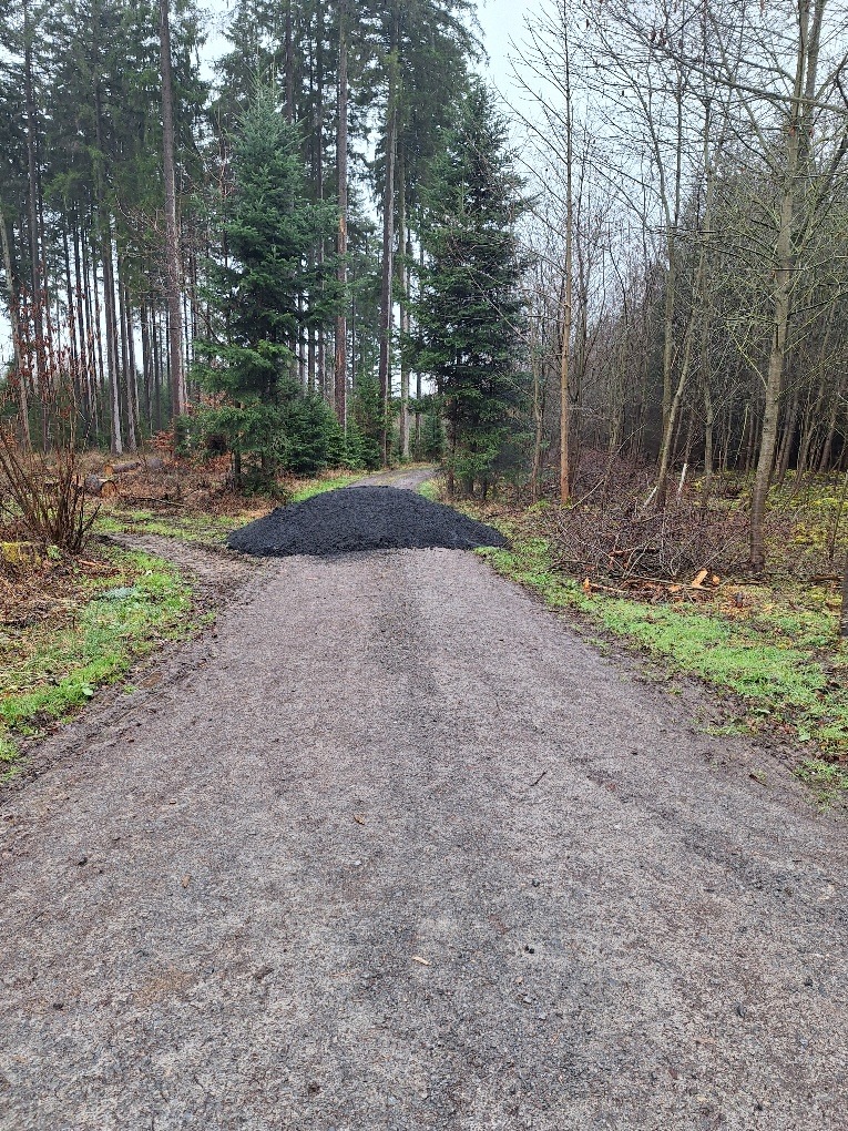 POL-LB: Rutesheim: illegale Müllablagerung bei der Tannenwaldhütte - Zeugen gesucht