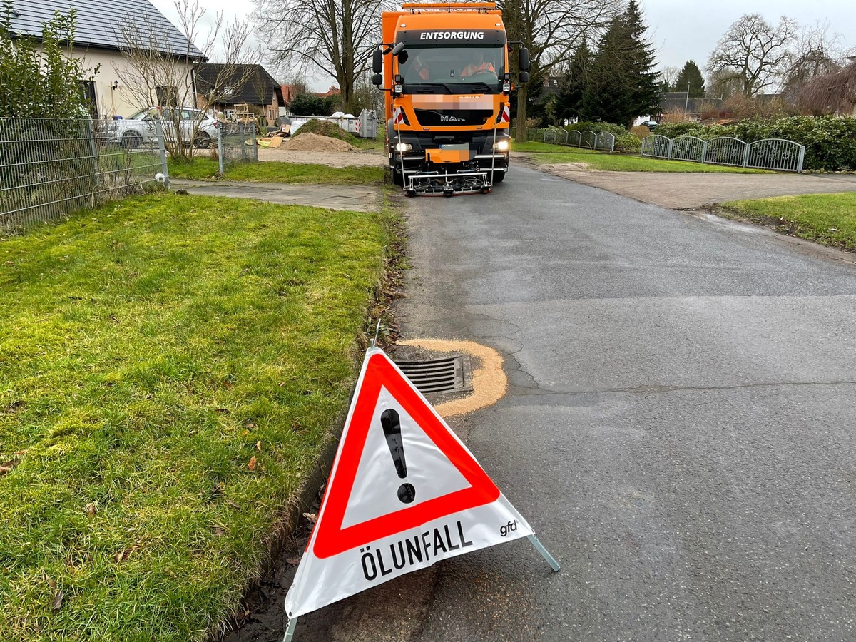 FFW Schiffdorf: Unbekannter Verursacher sorgt für Ölspur von über einen Kilometer länge