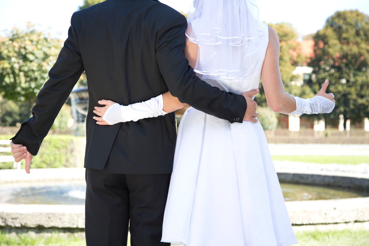 Blind-Date im Standesamt: SAT.1 zeigt ungewöhnliches Beziehungsexperiment &quot;Hochzeit auf den ersten Blick&quot; ab 16. November 2014 erstmals im deutschen Fernsehen (FOTO)