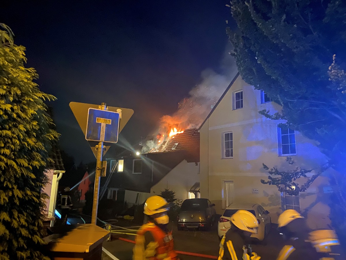 POL-ME: Handwerksarbeiten verursachten Dachstuhlbrand - Langenfeld - 2109147