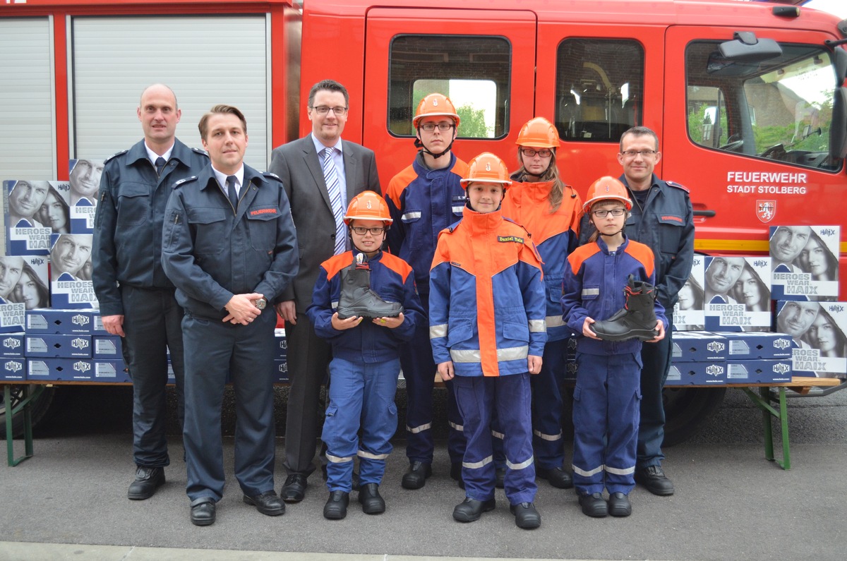 FW-Stolberg: Feuerwehr-Schutzstiefel für die Jugendfeuerwehr der Kupferstadt Stolberg