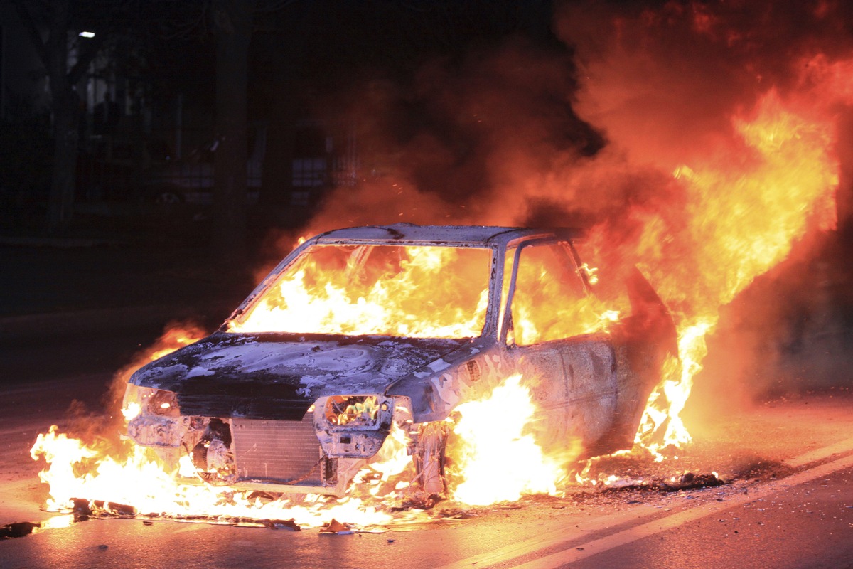 Mai-Demonstrationen: Wer kommt für Schäden am Auto auf?