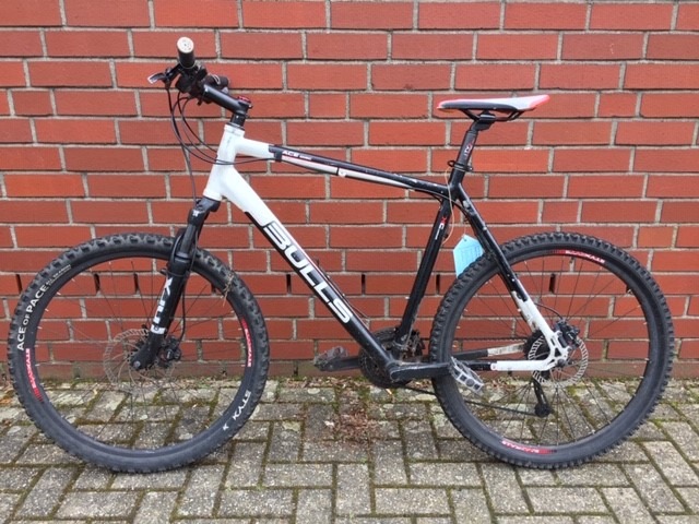 POL-NE: Polizei sucht Eigentümer von schwarz/weißem Herren-Mountainbike