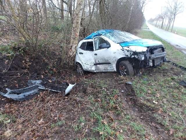 POL-CUX: Zwei Verletzte nach Unfall + Unfall bei Straßenglätte + 48-Jähriger nach Glätteunfall leicht verletzt