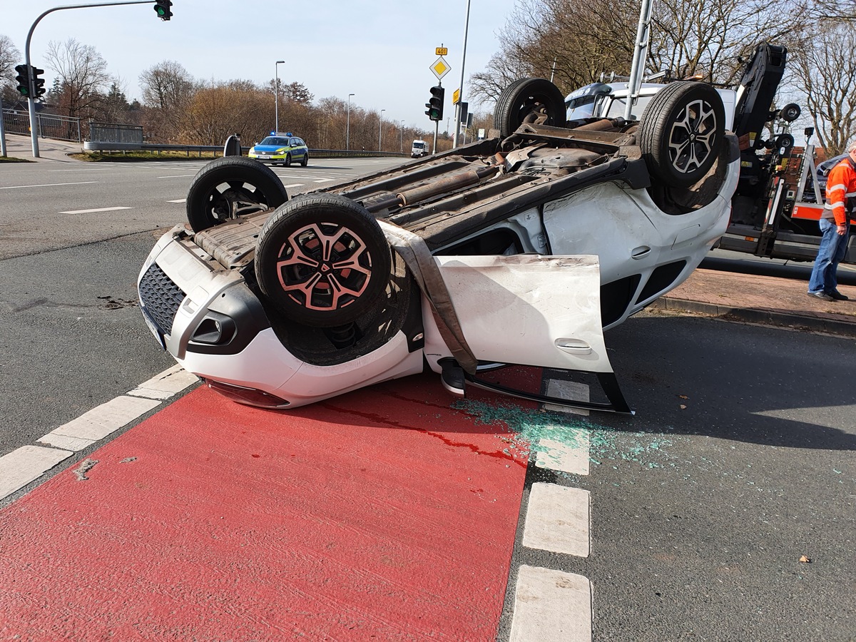 POL-OL: Pressemitteilung der Polizei Edewecht: Verkehrsunfall auf der B401 in Edewecht/ Jeddeloh II