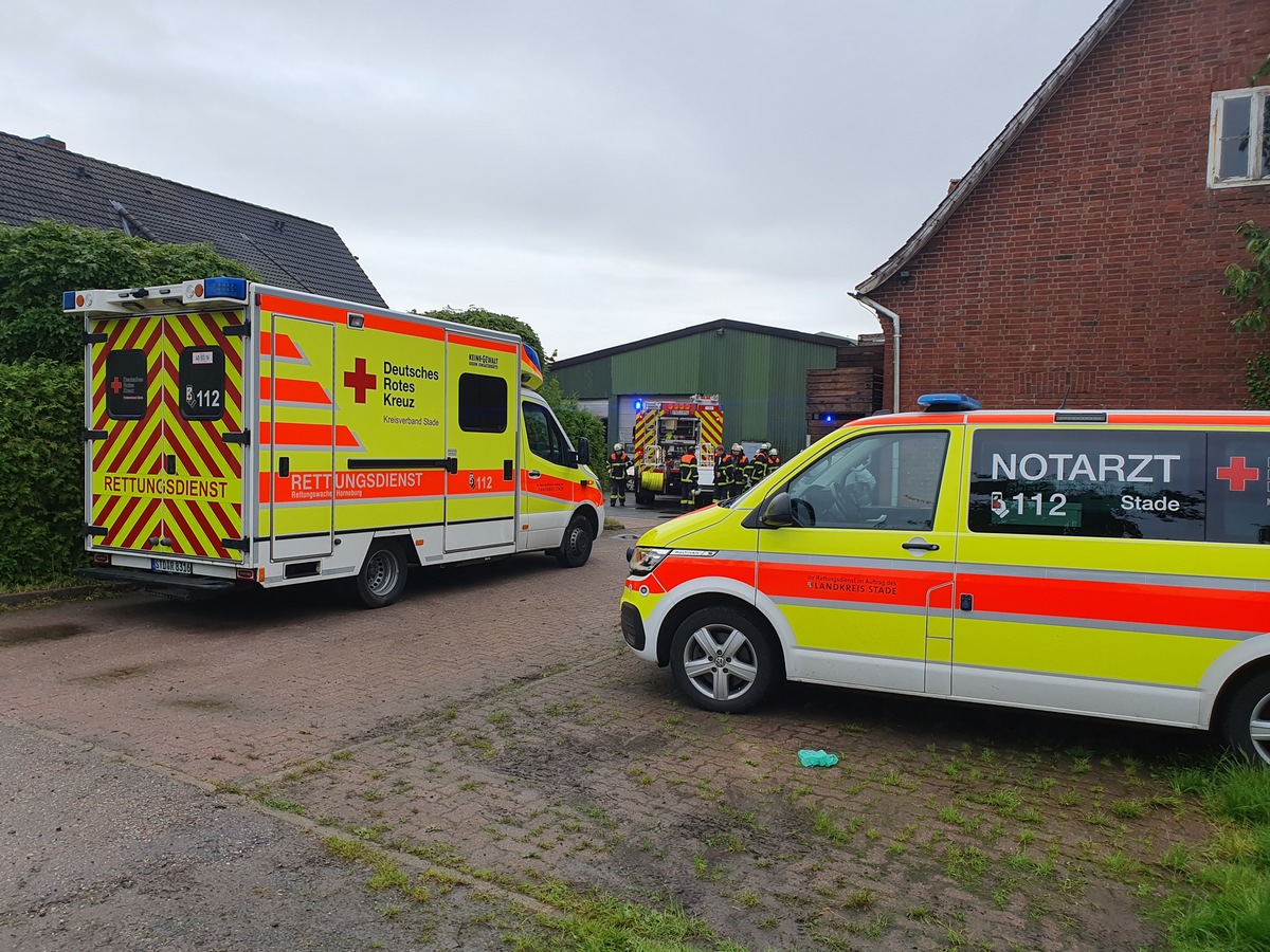 POL-STD: Erntehelfer bei Arbeitsunfall im Alten Land ums Leben gekommen, Hyundai Tuscon in Buxtehude entwendet, Zeugen für Körperverletzung am Stader Pferdemarkt gesucht, Kupferdiebe an Stader Friedhofskapelle