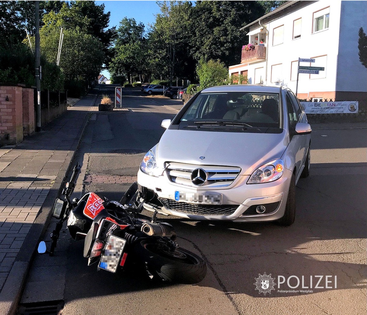 POL-PPWP: Kollision zwischen Auto und Motorrad