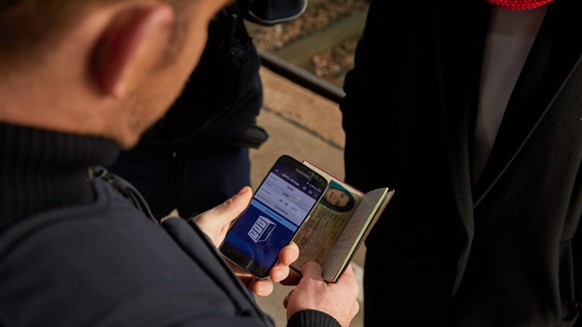 Bundespolizeidirektion München: Jugendgruppe belästigt 68-Jährigen / Beamte stellen Vermissung fest