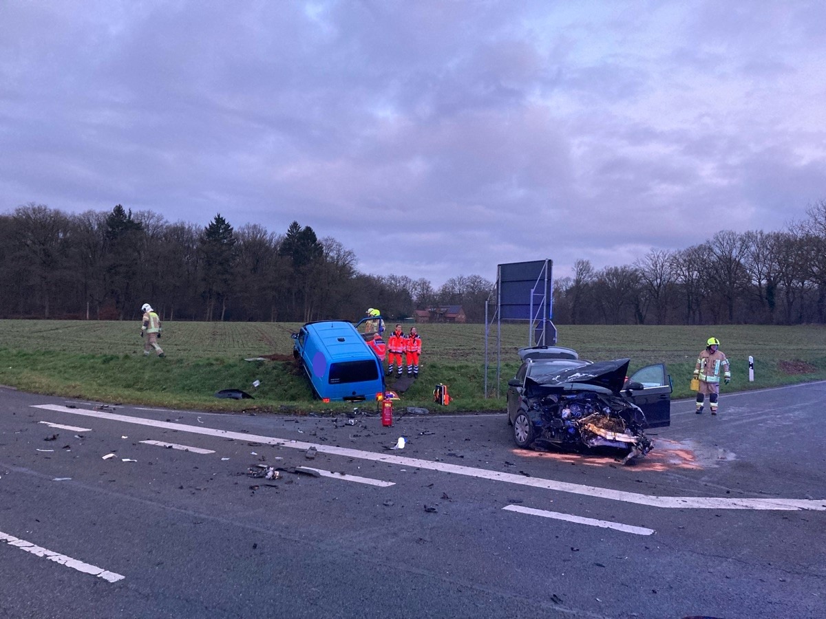 POL-COE: Lüdinghausen-Seppenrade, B58, Alter Dülmener Landweg, Kökelsumer Straße/Zwei Verletzte bei Verkehrsunfall