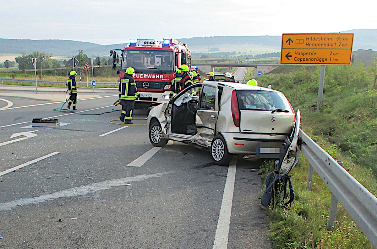 POL-HM: Drei Verletzte durch Verkehrsunfall auf der Bundesstraße 1 bei Coppenbrügge