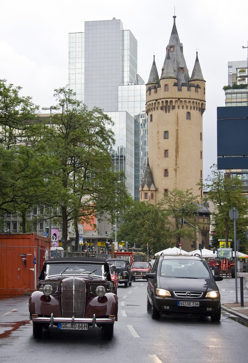 IAA-Treffen der Opel-Freunde in der Frankfurter Innenstadt