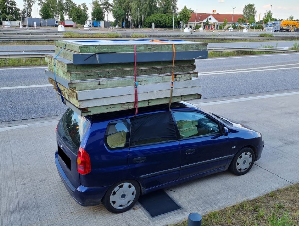 POL-VER: ++ Skoda stößt mit Ford frontal zusammen ++ Beim Herausfahren aus der Grundstückseinfahrt Pkw zu spät bemerkt ++ Unbekannte brechen in Wohnhaus ein ++