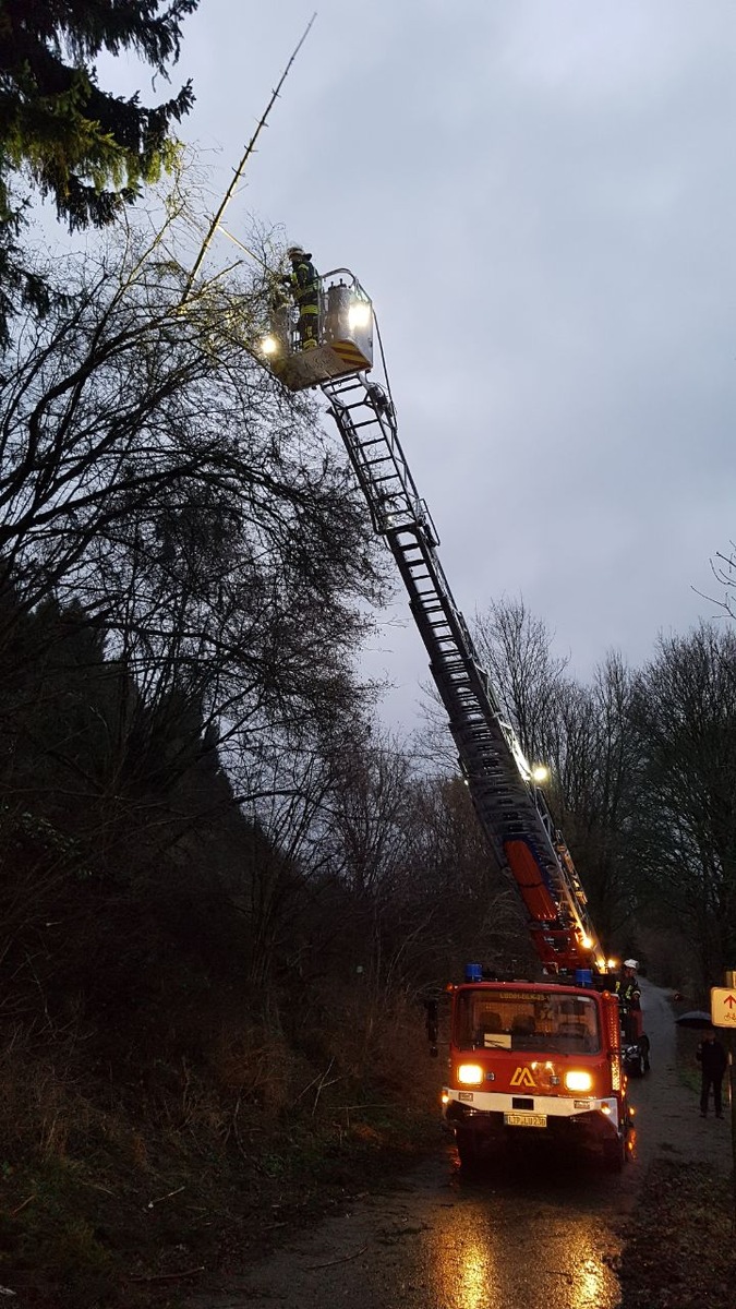 FW Lügde: Flächenlage für die Feuerwehr Lügde durch das Sturmtief Friederike