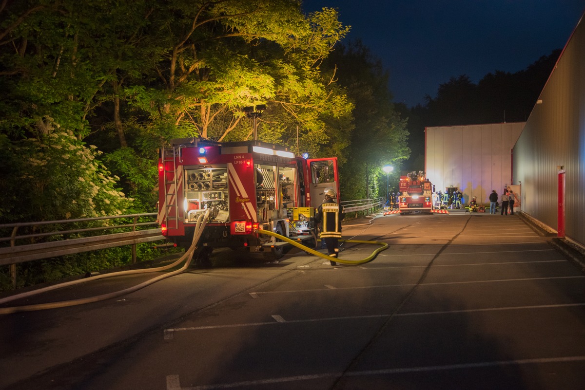 FW-OE: Feuer im Möbelhaus schnell unter Kontrolle