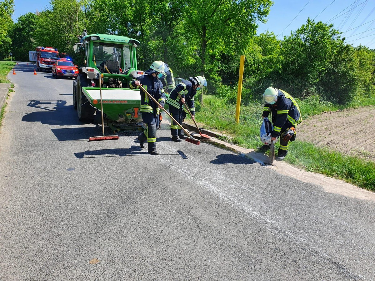 FW-Schermbeck: Hydrauliköl auf der Alten Poststraße