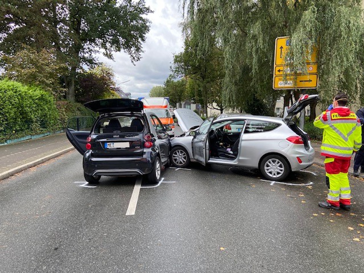 POL-ME: Schwerer Verkehrsunfall beim Einbiegen - Haan - 2010031