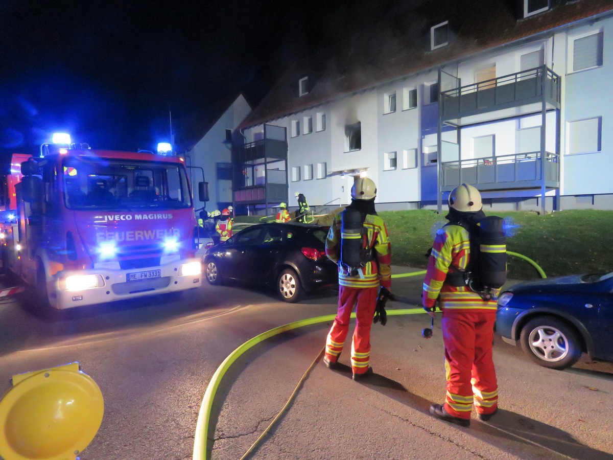 FW-Heiligenhaus: Feuerwehr Rettet Sechs Bewohner Aus Brennendem ...