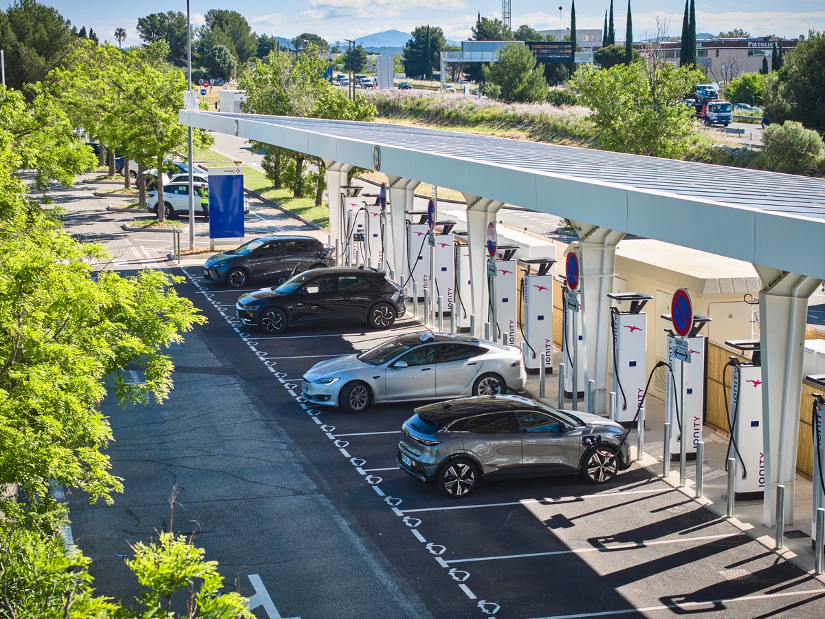 RÉSERVER UNE FOIS, RECHARGER À TRAVERS TOUTE L’EUROPE: DES VOYAGES FIABLES ET ACCESSIBLES EN ÉLECTRIQUE AVEC IONITY