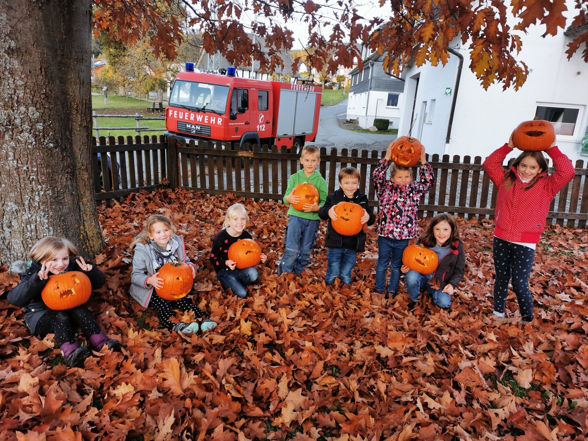 FW-OE: Lösch Kids Brachthausen / weitere Kinderfeuerwehr bei der Feuerwehr der Gemeinde Kirchhundem